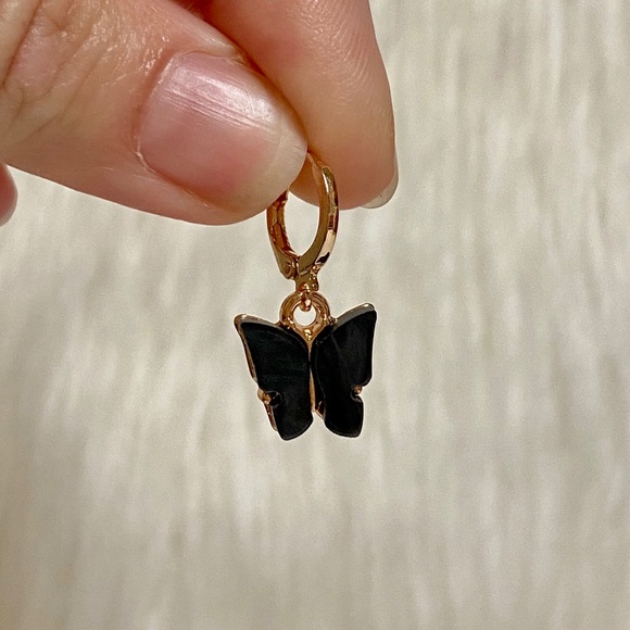 🔥3/$25🔥3 Piece Butterfly Charm Necklace Set - Picture 6 of 8